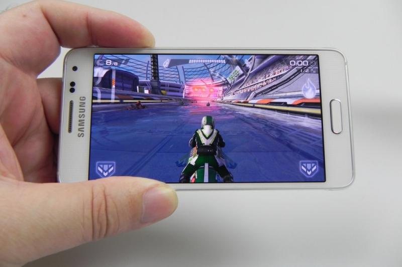 Samsung Galaxy Alpha Review: "terminatorul" Samsung trece la metale ușoare, are și aspecte nefinisate (Video): samsung_galaxy_alpha_review_053jpg.jpg