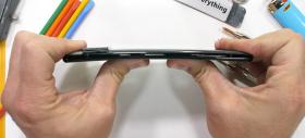 Pixel 6 Pro trece cu brio testul de durabilitate a lui JerryRigEverything; Google nu renunță complet la plastic