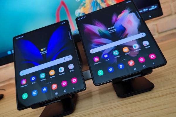 Top 5 motive pentru care Samsung Galaxy Z Fold 3 amplifică productivitatea şi divertismentul faţă de Galaxy Z Fold 2 (Video)