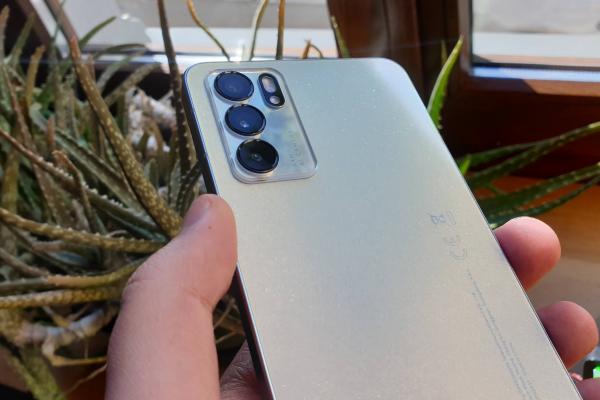 Pentru români camera este mai importantă decât bateria pe un smartphone (Studiu OPPO)