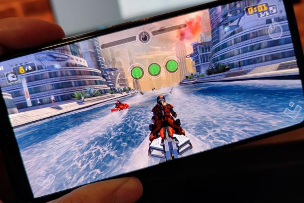 vivo V21 5G: Benchmark-uri ca benchmark-uri, dar suntem surprinşi de temperatură