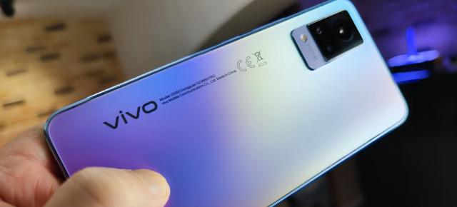 vivo V21 5G: Hardware de selfie phone şi ceva mai mult de atât