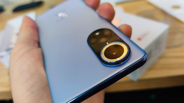 <b>HUAWEI Nova 9 Review detaliat în limba română (Evaluare Mobilissimo)</b>Greu de crezut, dar odată cu testarea lui Huawei Nova 9 am pus mâna şi pe primul telefon Huawei lansat în acest an. A trecut ceva vreme de la ultimul review al unui produs de la acest brand, care în 2021 a pivotat spre alte segmente: periuţe electrice