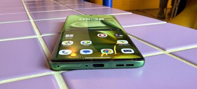 Motorola edge 60: Acustică stereo gălăgioasă, fără prea mult bas