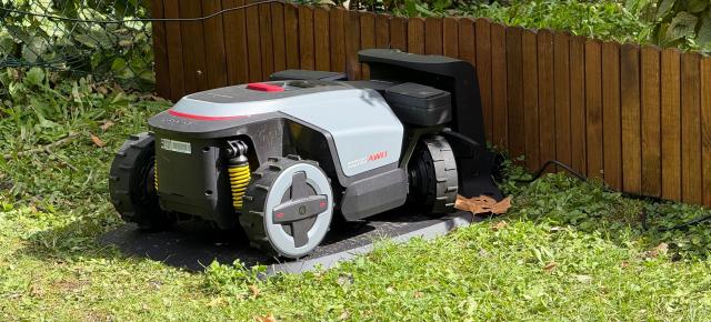 Roborock RockMow S1 își pune lamele la treabă pe gazonul din München, robot de tuns iarba smart care și desenează (Video)