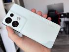 OPPO Reno 8 Pro: Design monolitic, chic, dar masiv