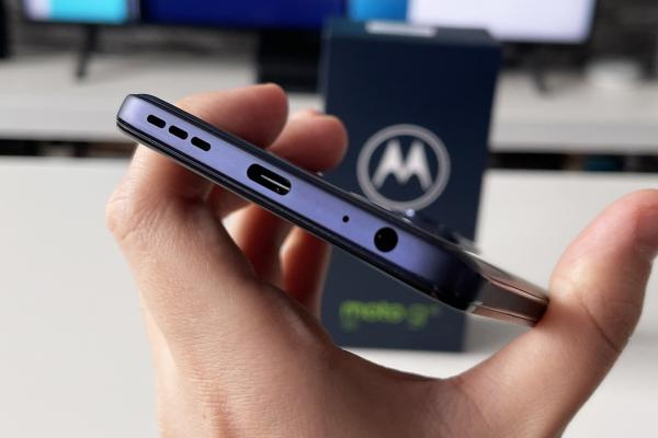 Motorola Moto G73 5G: Baterie pentru filme, seriale, YouTube, cu încărcare rapidă