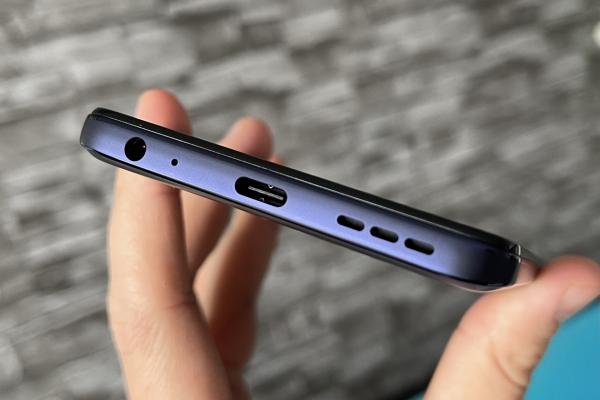 Motorola Moto G73 5G: Sunet redat prin difuzoare stereo, acustică echilibrată