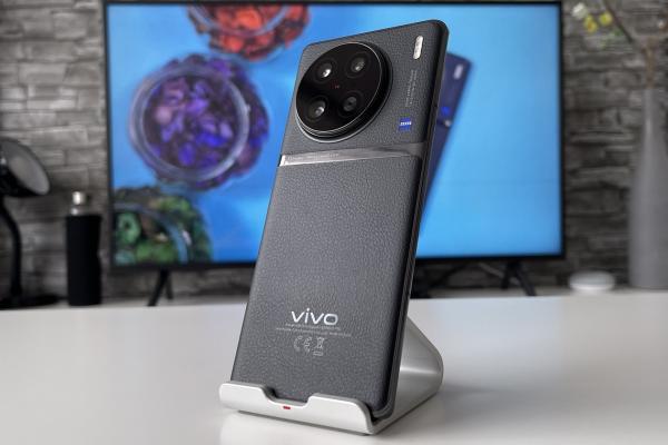 vivo X90 Pro: Design de flagship impetuos, cu piele vegană marmorată în spate, inspirat de spirala lui Fibonacci