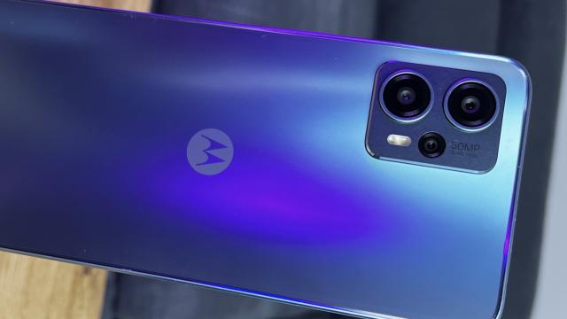 <b>Motorola Moto G23: Hardware de telefon midrange accesibil, cu mici compromisuri și plusuri acolo unde nu te aștepți</b>Nu pot spune că Motorola Moto G23 este un telefon midrange „clasic”. Compania a luat niște decizii atipice în acest caz. E o combinație, dacă nu bizară, cel puțin interesantă. Se fac compromisuri în unele arii, dar primim în final un terminal echilibrat
