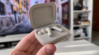 Motorola pregătește căștile Moto Buds 2 Ultra pentru lansare globală în noiembrie, cu acustică Bang & Olufsen