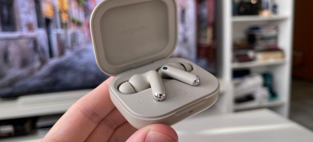 Motorola pregătește căștile Moto Buds 2 Ultra pentru lansare globală în noiembrie, cu acustică Bang & Olufsen