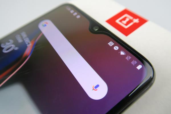 OnePlus 6T: Benchmark-uri de nivel înalt, bestie la gaming