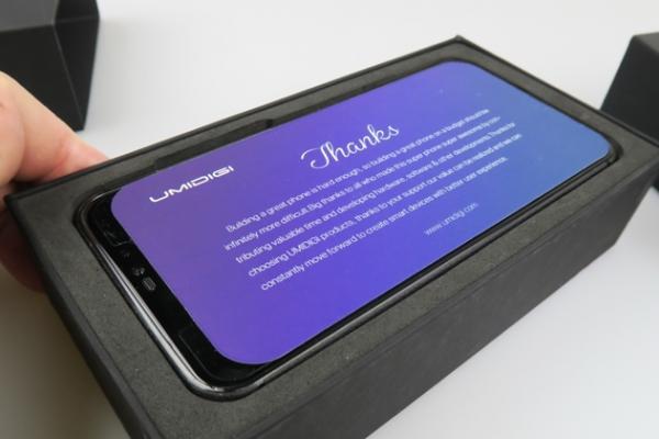 UMIDIGI Z2 Pro Unboxing: Telefon cu 4 camere, 6 GB RAM, Android stock la doar 280 de dolari