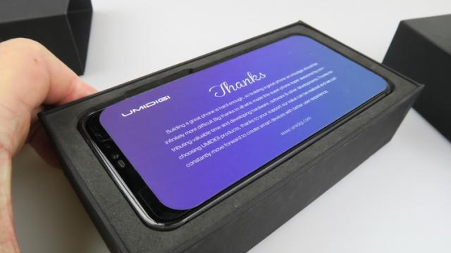 <b>UMIDIGI Z2 Pro Unboxing: Telefon cu 4 camere, 6 GB RAM, Android stock la doar 280 de dolari</b>UMIDIGI Z2 Pro ne arată ca şi brandurile B sau C de telefoane au început să se modernizeze şi adapteze la pretenţiile pieţei. Vine cu spate cu imitaţie de kevlar, 4 camere la bord şi 6 GB RAM, plus Android curat, stock, ceea ce e 