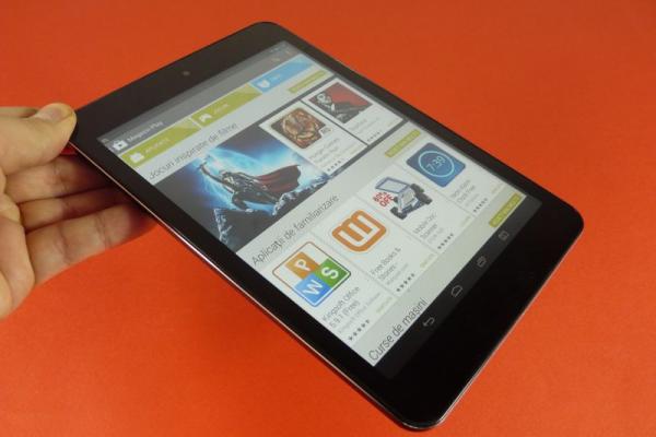 E-Boda Revo R85 unboxing: tabletă quad core cu format de iPad Mini și preț atractiv (Video)