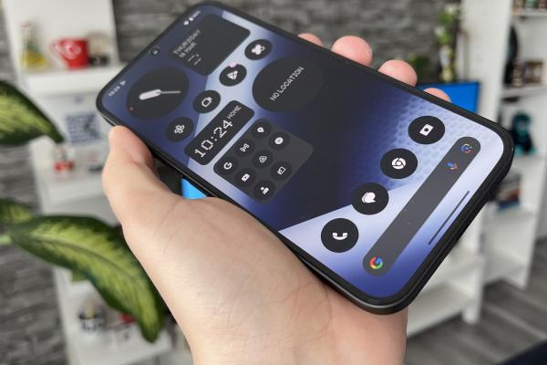 Nothing Phone (2a): OS, UI și aplicații în stil "punctat" cu mult Google și personalizare Glyph