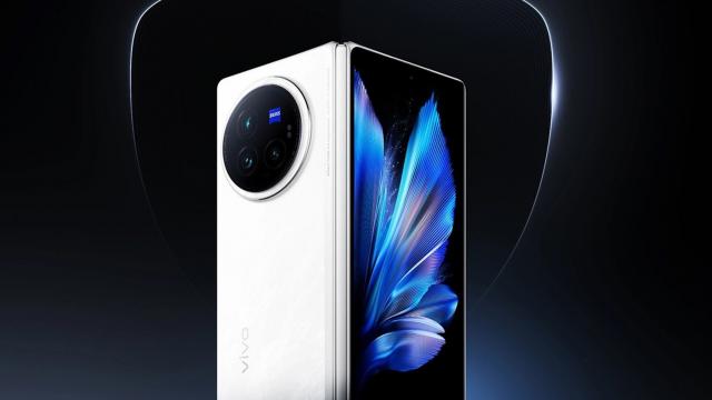 <b>vivo X Fold3 Pro a primit certificări în Indonezia, semn că debutul global se apropie</b>Ieri a debutat oficial seria de telefoane vivo X Fold3 în China. Deși vorbim despre a treia generație de pliabile vivo, compania nu a lansat până acum un astfel de model la nivel global. Totuși, pare că în 2024 noul model cu specificații de top