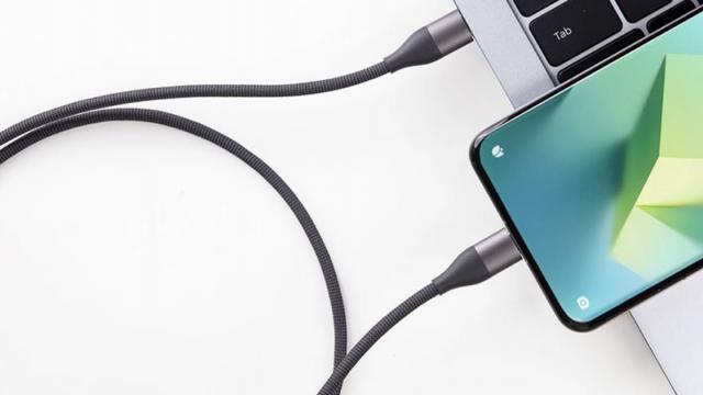 <b>Xiaomi lansează cabluri certificate MFi pentru iPhone, iar prețurile încep de la doar 4 dolari; Variante USB-C și Lightning</b>Xiaomi are în portofoliu o mulțime de produse. Deși producătorul a devenit probabil cunoscut pentru smartphone-urile sale, sunt comercializate în China tot felul de electronice, încărcătoare, cabluri, chiar și genți. Recent compania a intrat și pe nișa
