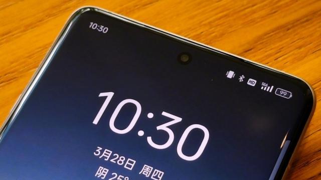 <b>OPPO Find X7 e primul telefon din lume care suportă conectivitate 5.5G, atingând viteze de download de până la 10 Gbps</b>Cu trecerea timpului rețelele mobile se dezvoltă tot mai mult. Nu de mult apăreau primele telefoane 5G, iar infrastructura operatorilor a fost îmbunătățită la nivel global. Se vorbește chiar despre 6G mai nou, dar până la acel prag va trebui să trecem