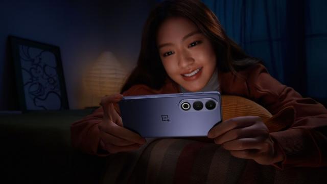 <b>Preț și disponibilitate OnePlus Ace 3V în România</b>Lansat pe final de lună martie 2024, iată că OnePlus Ace 3V își găsește rapid loc și pe piața locală, un smartphone mid-range cu adevărat tentant, care imediat după debut s-a poziționat pe locul 1 în clasamentul mid-range AnTuTu