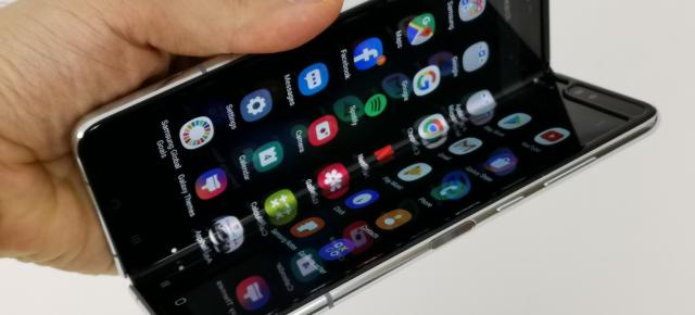 Samsung Galaxy Fold: Benchmark-uri peste aşteptări, peste alţi Androizi