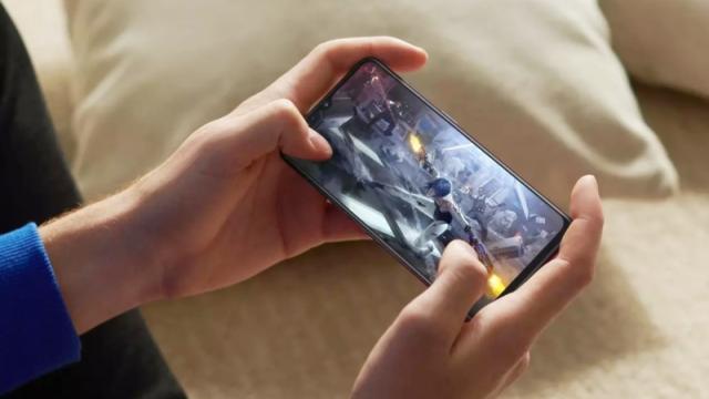 <b>Oppo Reno 3 debutează cu procesor MediaTek Dimensity 1000L, 5G și multe camere foto în spate</b>În vreme ce noi ne recuperam după masa de Crăciun, ieri pe data de 26 decembrie cei de la Oppo aveau treabă în China acolo unde prezentau noile smartphone-uri Reno 3 și Reno 3 Pro. În articolul de față ne ocupăm 