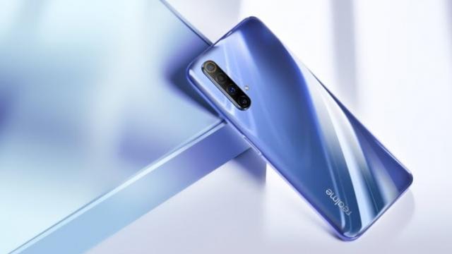 <b>Oppo Realme X50 5G apare în fotografii hands-on şi postere; Vine cu cititor de amprente lateral</b>Continuă moda telefoanelor cu cititor de amprente lateral, de această dată extinsă la un telefon al celor de la Oppo. E vorba despre Realme X50 5G care primea recent o dată de lansare, iar azi primeşte şi fotografii