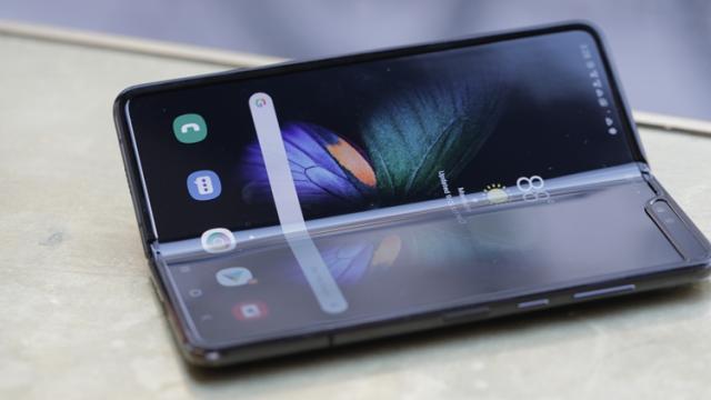 <b>Numărul real de Galaxy Fold vândute a fost dezvăluit de directorul Samsung Mobile, DJ Koh, la CES 2020</b>Pe finalul anului trecut aflam detalii despre numărul de unități Galaxy Fold pe care Samsung le-ar fi comercializat până în acel moment (aparent 1 milion), informație dezvăluită de către un oficial al companiei 