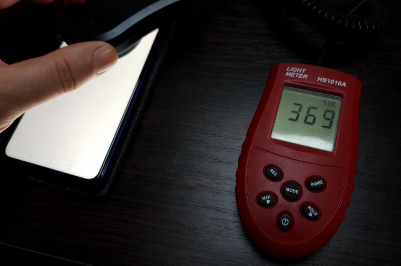 Luminozitate display Huawei Nova 5T și ecran văzut la microscop: Huawei-Nova-5T_031.jpg