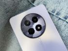 Prezentare realme 12 5G: Rețeta „clasică” de smartphone arătos cu câte puțin din toate, dar oare merită?