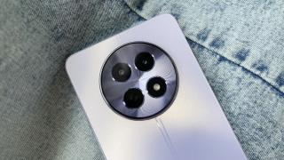 Prezentare realme 12 5G: Rețeta „clasică” de smartphone arătos cu câte puțin din toate, dar oare merită?