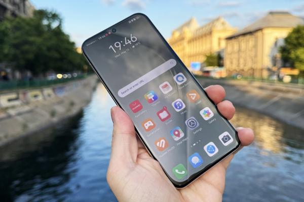 Huawei Pura 70 Ultra: OS, UI cu AI, teme și stickere noi + microG pentru accesarea tuturor aplicațiilor