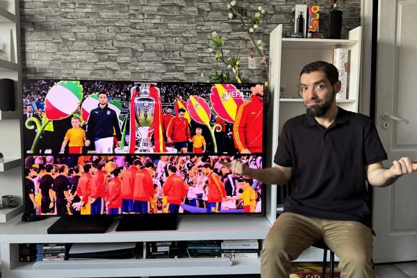 M-am pregătit să strig “GOL!” la competiţiile verii cu un TV OLED Samsung de top, cu AI, panou anti reflexie