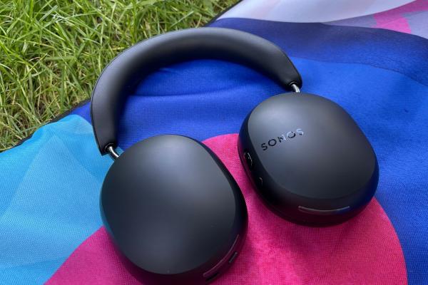 Sonos Ace Review: căștile wireless over-ear ce aduc acustica premium Sonos și în zona de purtabile, cu super autonomie, ANC de excepție