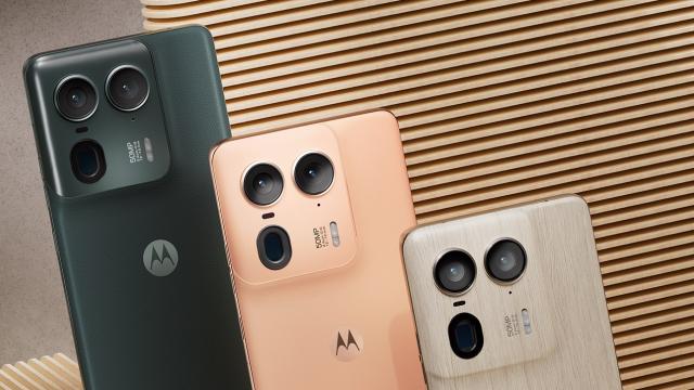 <b>Motorola edge 50 Ultra vine cu un voucher de 1000 de lei la precomandă; De unde îl cumperi?</b>Chiar în prag de vară avem un smartphone nou-nouț listat pe plan local și anume Motorola edge 50 Ultra, model high-end care la precomandă îți aduce un cadou special. Vorbim despre un voucher de 1000 de lei pe care îl primești dacă 