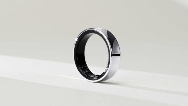 <b>Samsung Galaxy Ring ar putea avea un "mod pierdut" integrat, cu o luminiţă pentru a fi mai uşor de găsit</b>Samsung Galaxy Ring a tot fost subiect de scăpări în ultima vreme şi inelul inteligent al celor de la Samsung ar avea asociat nu doar un preţ iniţial, ci şi abonament. Azi aflăm că ar putea sosi cu un „mod pierdut”

