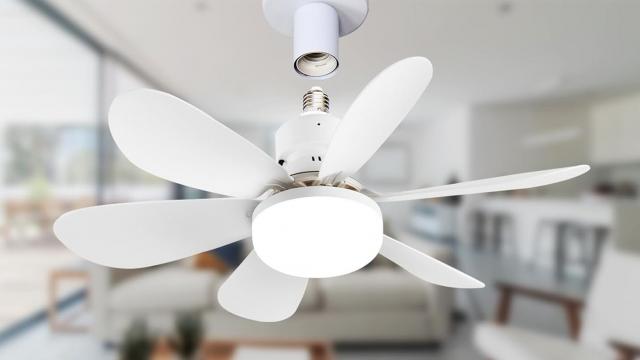 <b>E LUNI e AMAZON: Azi vă recomandăm un ventilator de tavan cu lumină LED încorporată și telecomandă, ușor de montat în orice locuință</b>Dacă e luni, iată că sosește și un nou episod din seria „E LUNI e AMAZON”. În episodul de azi am dat de un gadget destul de interesant și util pentru varile călduroase. E vorba despre un ventilator cu lampă LED integrată de la RRBEST, ce se poate monta