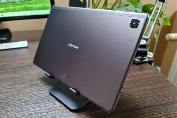 Samsung Galaxy Tab A7 10.4 2020 (4G LTE): Design pe bază de metal, rece și comod la ore lungi de şcoală online