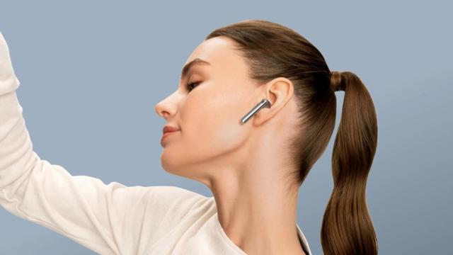 <b>Huawei anunță căștile wireless FreeBuds 4: reduc zgomotul cu 25 decibeli, oferă încărcare rapidă</b>Aşa cum ne aşteptam, Huawei a ţinut astăzi un eveniment în China, în cadrul căruia a prezentat noi căşti, monitoare de gaming, un cântar şi un smart screen. Pe noi ne interesează în special căştile noi 