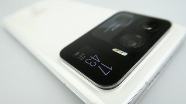 <b>Ecranul secundar din spatele lui Xiaomi Mi 11 Ultra va beneficia de extra funcționalități, printre care și suport pentru înregistrare video </b>Recent lansat pe piața din România, Xiaomi Mi 11 Ultra este un flagship care atrage multe priviri datorită uriașului modul foto din spate care pe lângă camerele în sine, integrează și un ecran secundar