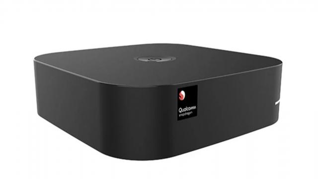 <b>Microsoft și Qualcomm au lansat în parteneriat un Mini-PC destinat dezvoltatorilor; Integrează un nou CPU bazat pe arhitectură ARM</b>Qualcomm, în parteneriat cu Microsoft, a lansat astăzi un nou Mini-PC destinat dezvoltatorilor. Acesta este accesibil și are la interior noul cipset Snapdragon 7c, conceput special pentru PC-urile și laptopurile accesibile cu Windows 10 on ARM sau Chrome