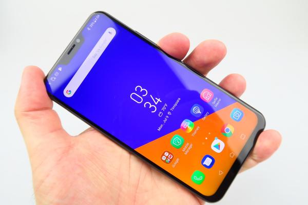 ASUS ZenFone 5z (ZS620KL) - Galerie foto Mobilissimo.ro