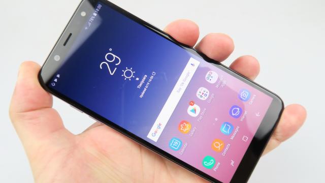 <b>Samsung Galaxy A6 (2018): OS, UI, aplicaţii cu Oreo şi Samsung Experience cel mai nou</b>Samsung Galaxy A6 (2018) oferă la prima vedere cam aceeaşi experienţă software ca şi Galaxy A8 (2018), doar că avem Android Oreo în spate, cu Samsung Experience 9.0 peste. Bixby este la posturi, dar nu ca asistent virtual, ci ca agregator pe un homescreen