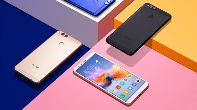 <b>Huawei Honor 7X se găsește în oferta Cafago pentru doar 750 lei cu TVA inclus!</b>Retailerul chinez Cafago.com are astăzi o ofertă specială pentru noi, cea asociată smartphone-ului Huawei Honor 7X. Acesta face parte din zona mid-range de dotări și se livrează cu un ecran Full HD de 5.93 inch, 4 GB de RAM și cu 32 GB de