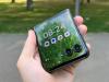 Motorola RAZR 50 Ultra: Design super compact + accesoriu trendy care transformă telefonul în gentuță