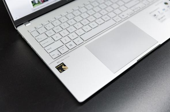ASUS Vivobook S 15 - Galerie foto Mobilissimo.ro: ASUS-Vivobook-S-15-S5507_014.jpg