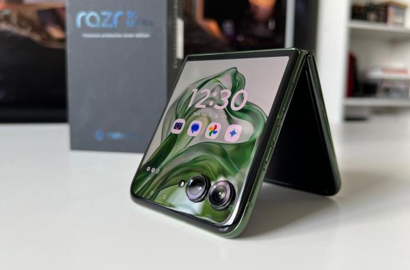 Motorola RAZR 50 Ultra - Galerie foto Mobilissimo.ro: Motorola-RAZR-50-Ultra-Design_006.jpg