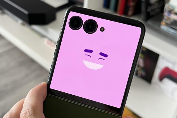 Motorola RAZR 50 Ultra: Camera nu scapă fără upgrade-uri, acum cu telephoto în loc de ultra-wide 