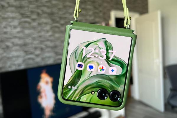 Motorola RAZR 50 Ultra - Unboxing